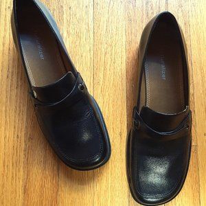 Never worn Naturalizer loafers, black size 8M